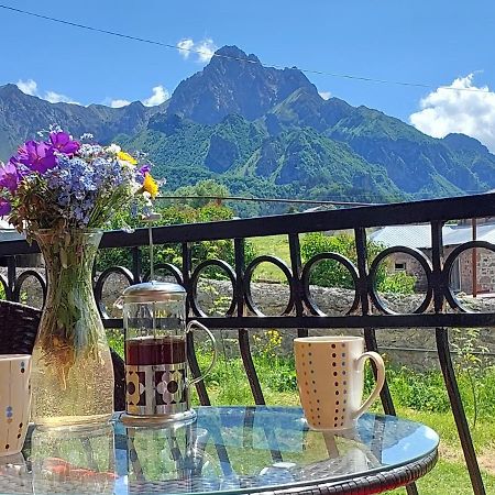 Cozy Hotel Kazbegi Bagian luar foto