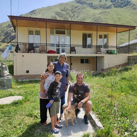 Cozy Hotel Kazbegi Bagian luar foto