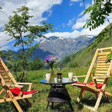 Cozy Hotel Kazbegi Bagian luar foto