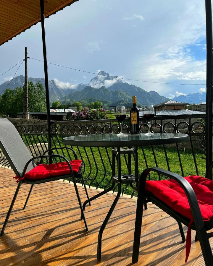 Cozy Hotel Kazbegi Bagian luar foto