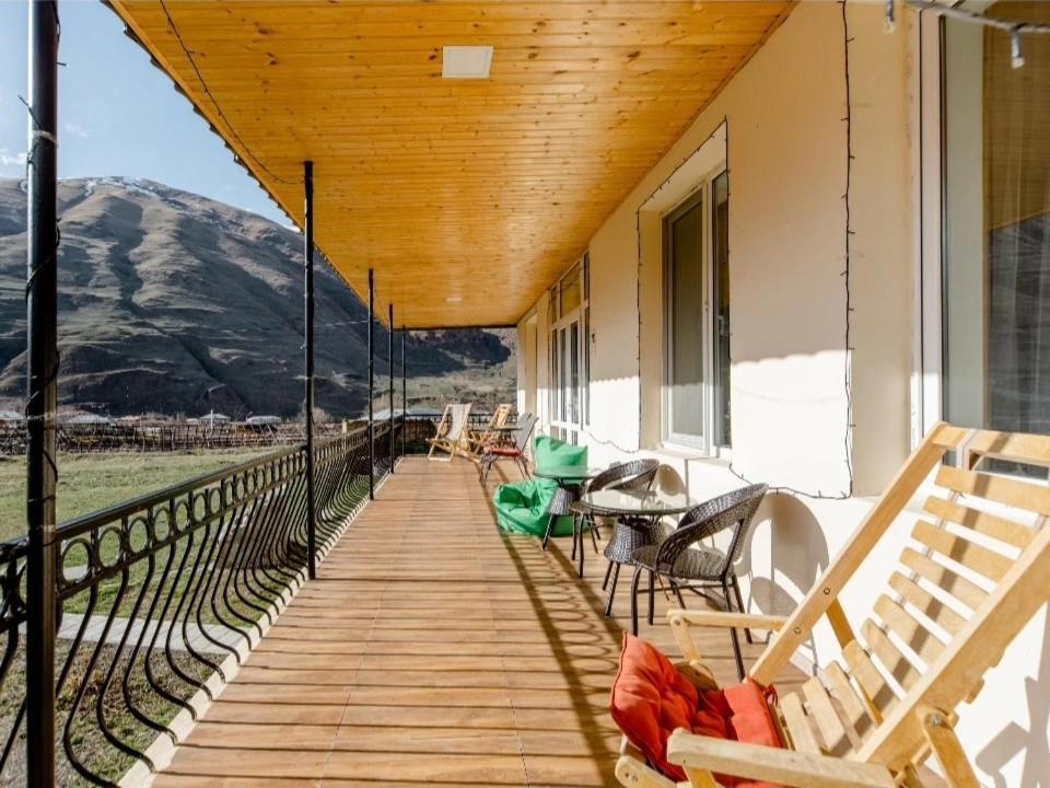 Cozy Hotel Kazbegi Bagian luar foto