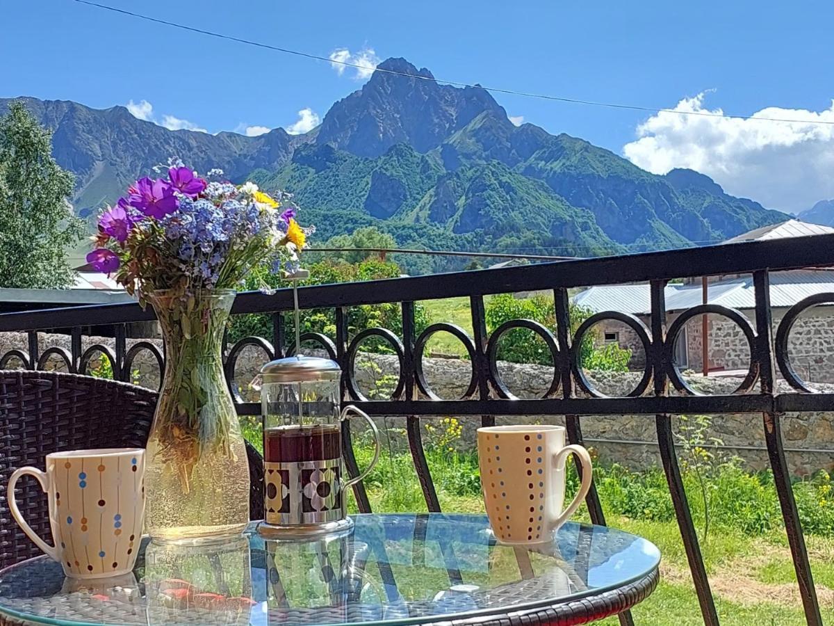 Cozy Hotel Kazbegi Bagian luar foto
