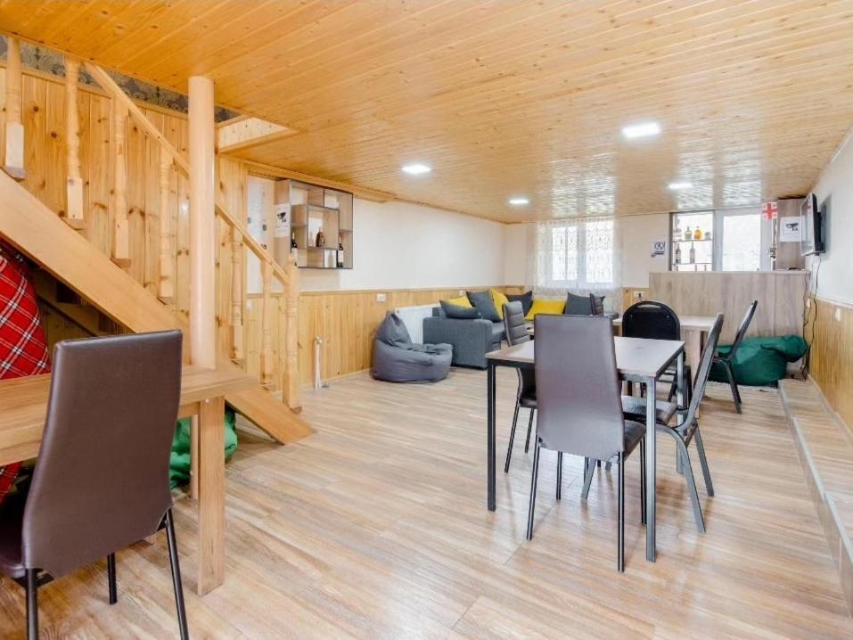 Cozy Hotel Kazbegi Bagian luar foto